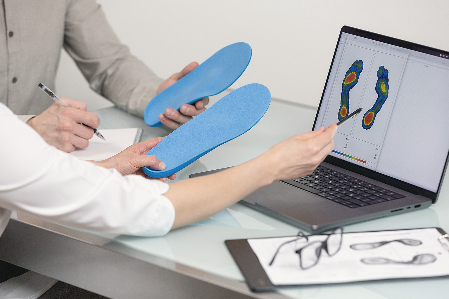Doctors performs custom orthotic insoles study